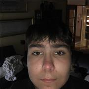 Estudiante de bachillerato da clases de materias en general a estudiantes de corta edad